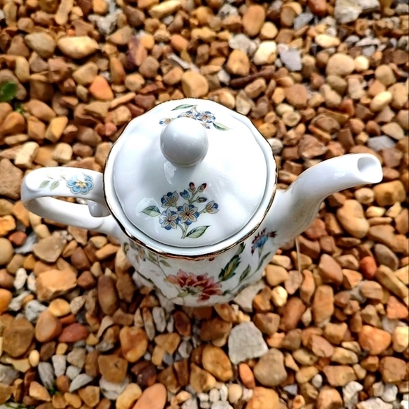 Andrea by Sadek Teapot - Picture 3 of 3